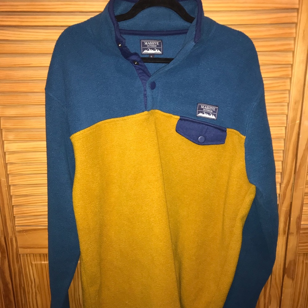 Massive Outdoor Pullover sweeter